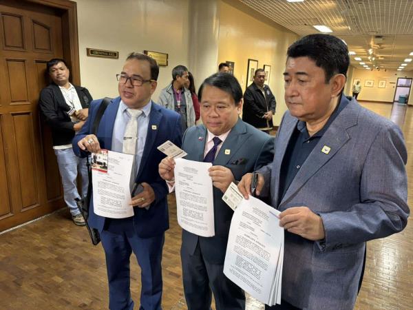 3名律师对Risa Hontiveros提出道德投诉