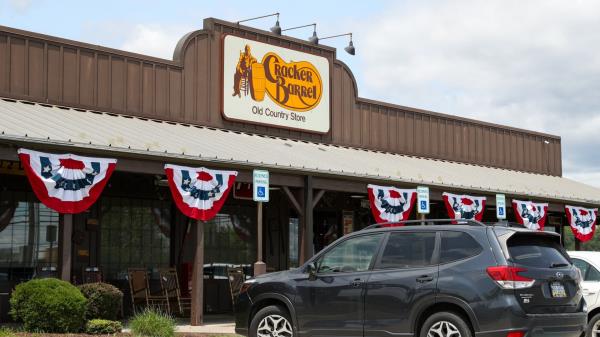 Cracker Barrel品牌重塑：为何企业面对消费者批评选择退让