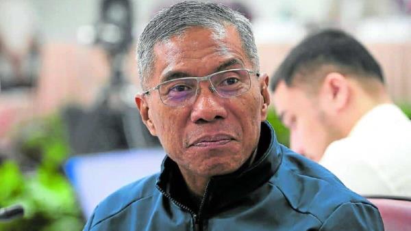 前警察总长托雷感谢支持者，缺席交接仪式