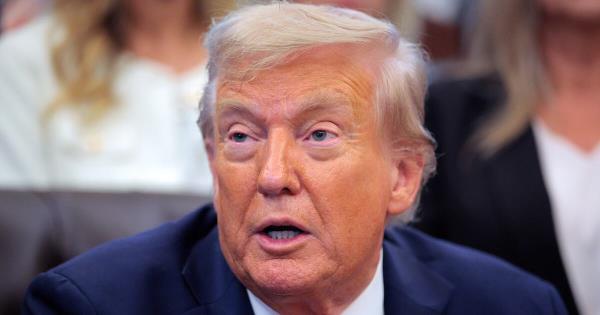 唐纳德·特朗普威胁对歧视美国科技企业的规则与税收采取报复措施