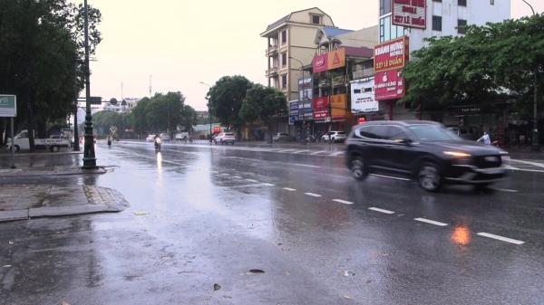 越南在台风剑鱼来临前疏散数万民众