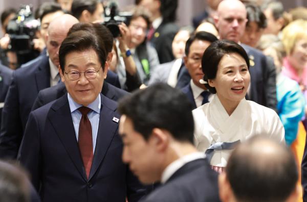 第一夫人会见弱势群体及在美韩裔人士