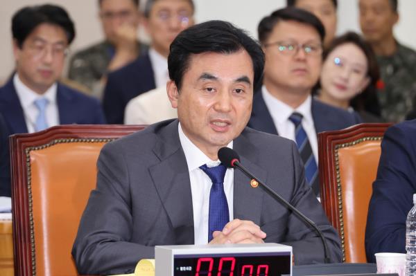 国防部长表示美国关于不撤走驻韩美军的立场始终如一