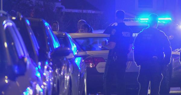 【突发枪击】罗克斯伯里深夜惊魂！克劳福德街枪案致1人中弹送医，现场封锁调查中