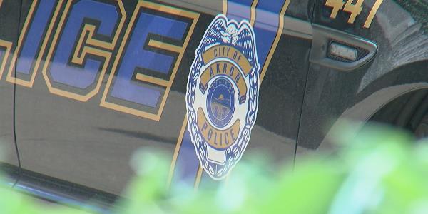 枪击事件：阿克伦聚会发生驾车枪击案致一名女性中弹