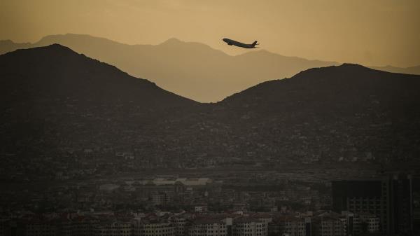 阿富汗领空费暴涨至700美元！航空公司成本飙升，机票价格或将大涨