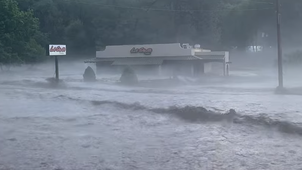 焦点文章 | 洪水 | 恶劣天气：破纪录洪峰致3人死亡85人获救